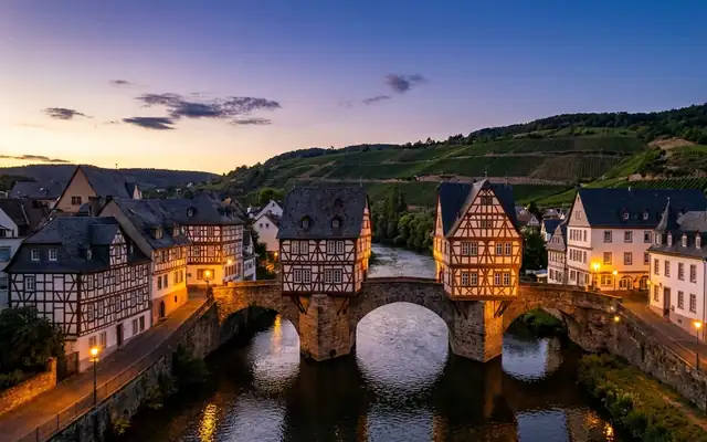 The bridge houses on the old Nahe bridge in Bad Kreuznach at dusk