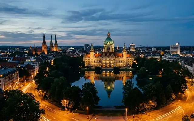 The New Town Hall of Hannover reflected in the Maschteich pond at dusk