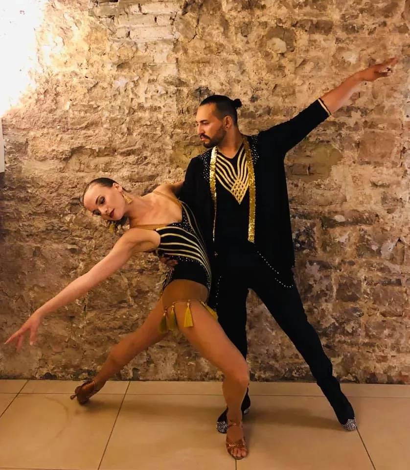 A couple dancing salsa at an Oropuro event in Amsterdam
