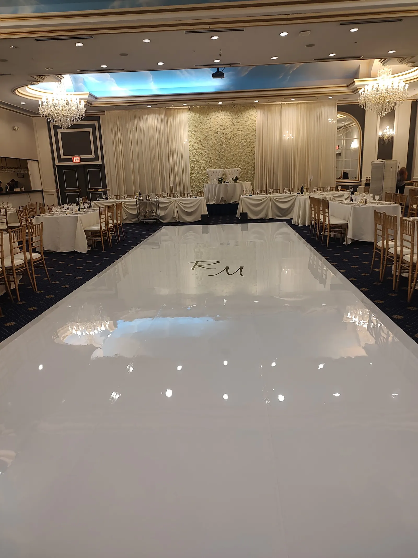 Chez Hotel, dance venue