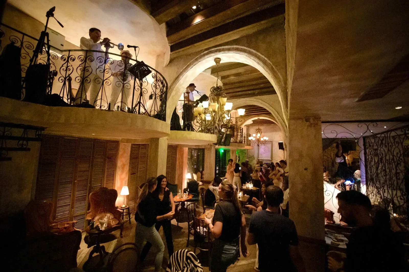 Havana Social, Bangkok – cocktail bar with distressed walls and Cuban-inspired decor