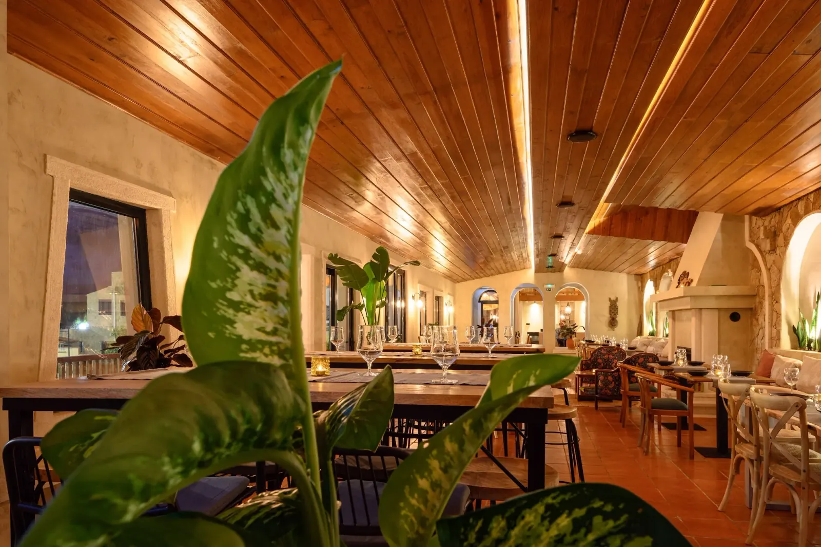 BreakPoint Ericeira indoor bar and dance floor area