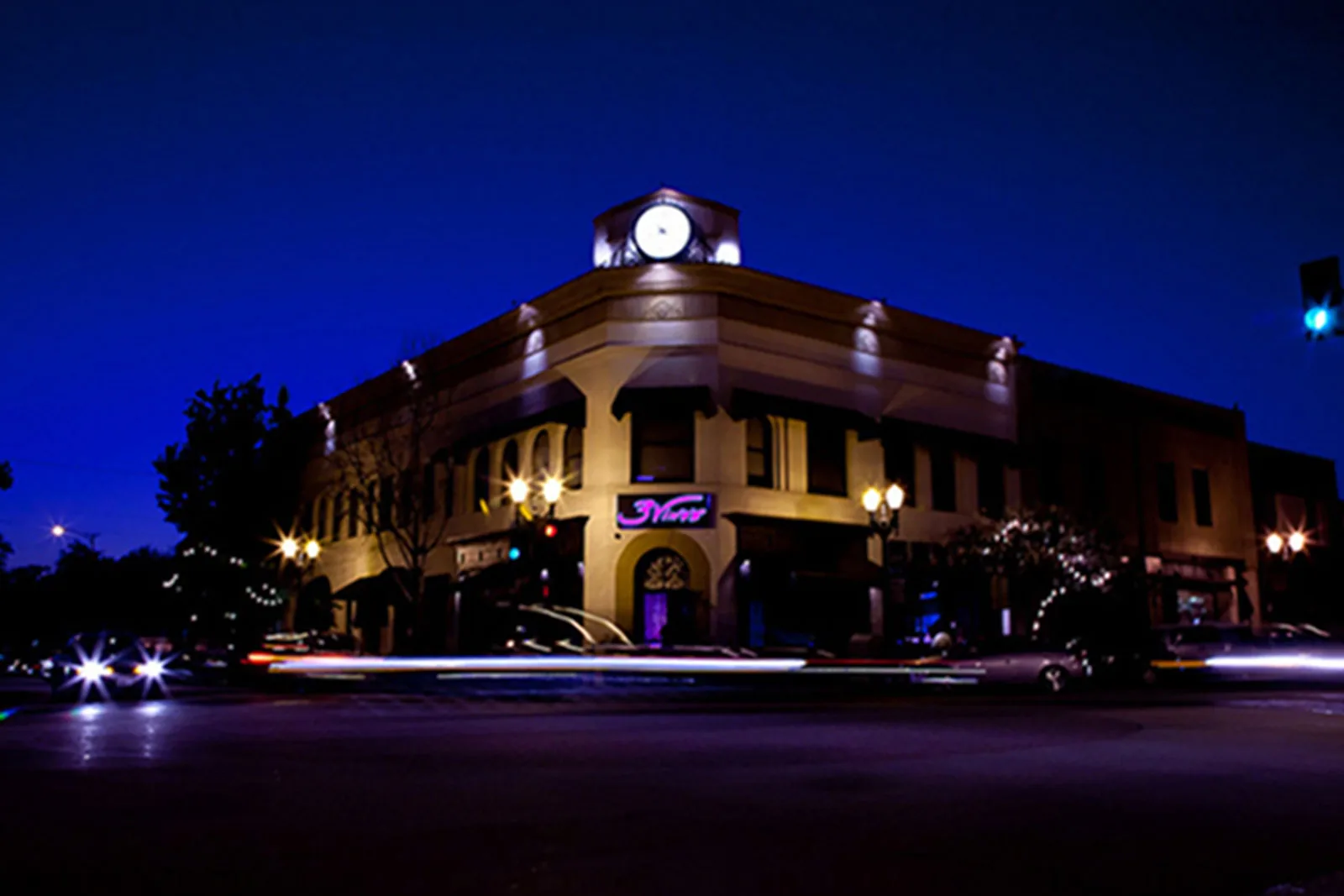 3Vinos Restaurant & Night Club, dance venue