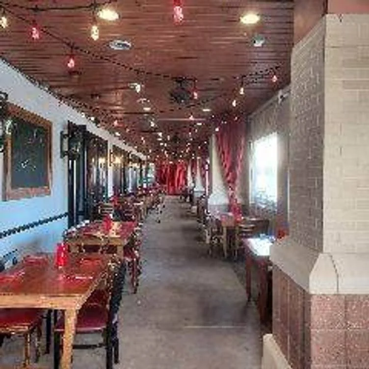 Eclipse Di Luna Dunwoody colorful dining room and bar area