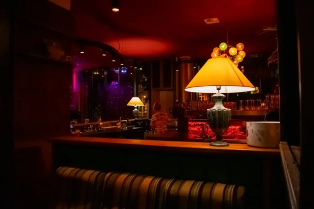 Wilder als erwartet bar interior with dance floor in Berlin