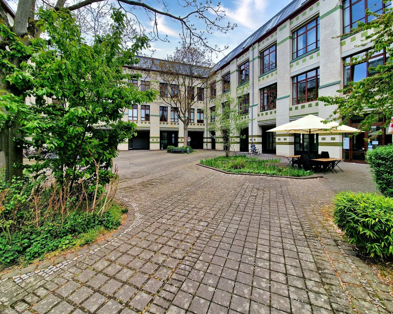 Bürgerhaus Salzmannbau venue courtyard exterior in Düsseldorf