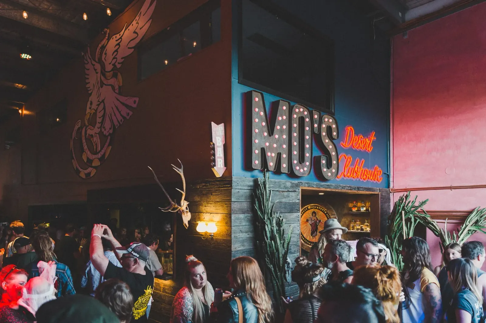Mo's Desert Clubhouse, dance venue