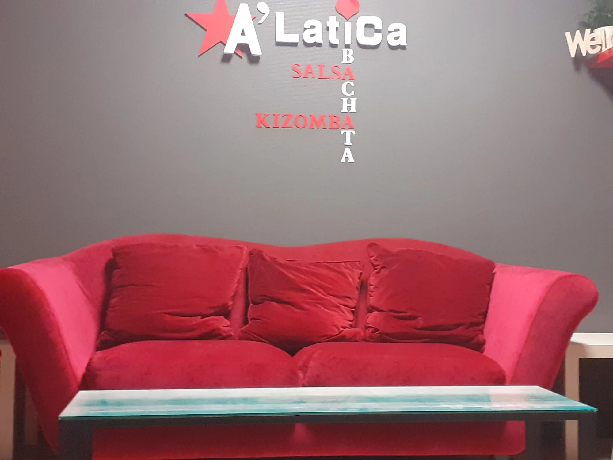 A Latica Salsa Bachata Kizomba branded lounge corner at Salle Le Temple Pessac