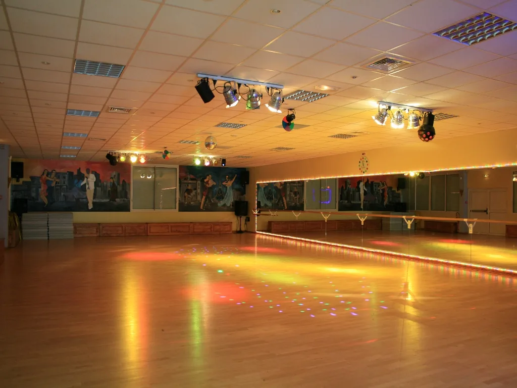 Dance floor with colored lights and dance murals at École de Danse Mansouri Dijon