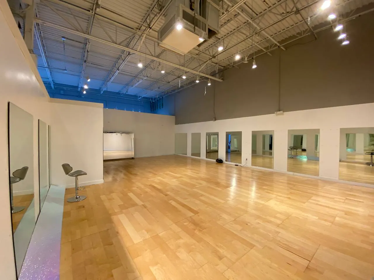 Yuventa Dance Academy, dance venue