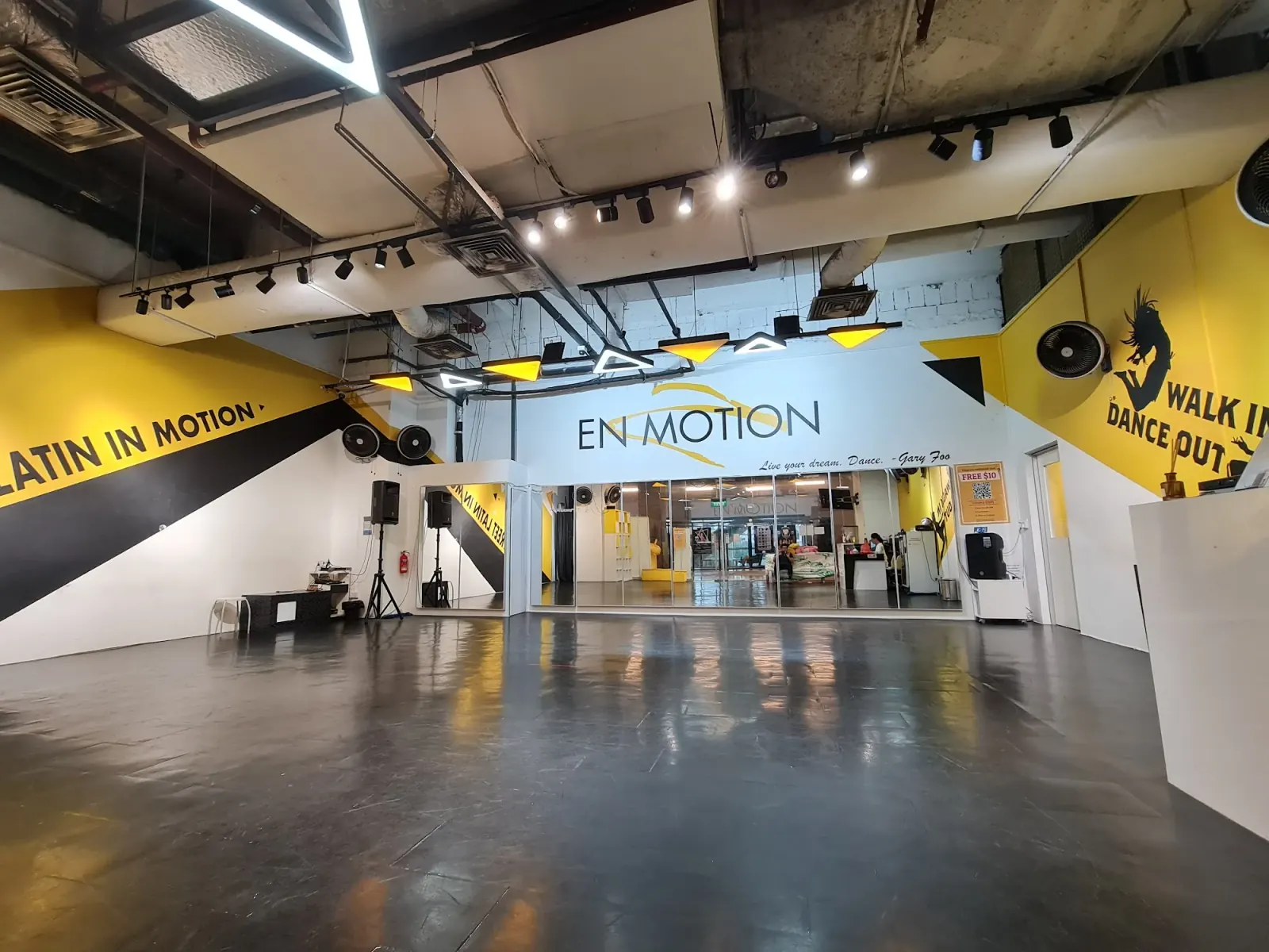 Salsa bachata dance studio at En Motion Dance School Singapore