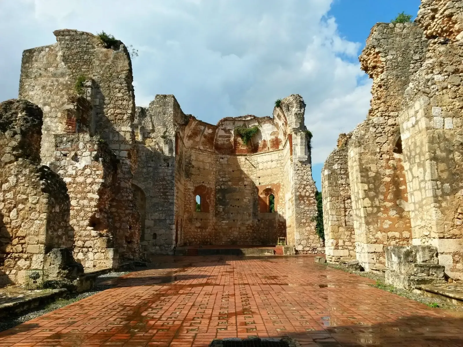 Historic stone courtyard interior of Ruinas de San Francisco in Santo Domingo