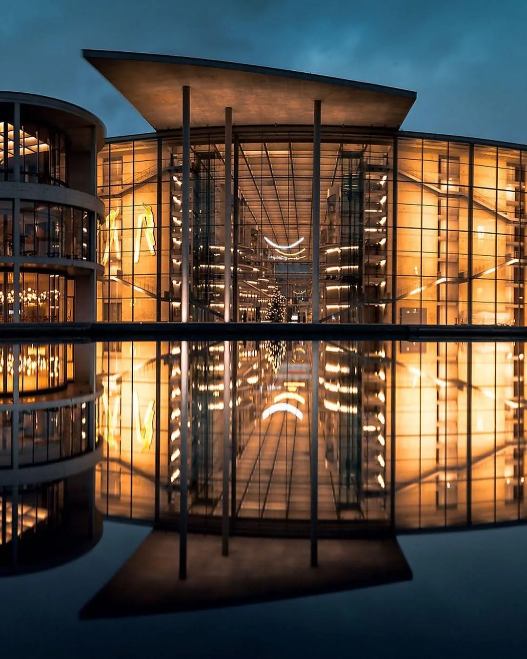 Paul-Löbe-Haus illuminated at night, reflected in the Spree river — outdoor Zouk meeting point in Berlin