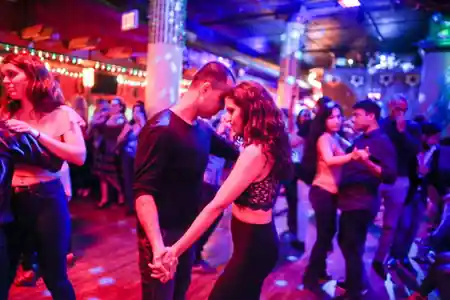 Gonzalez y Gonzalez, New York: Latin dance venue