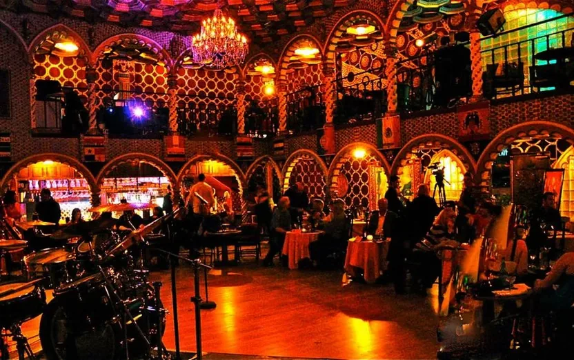 Tango Del Rey, dance venue
