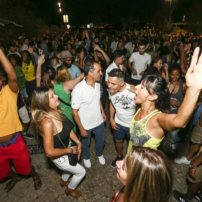Outdoor dancing at Jardim Roque Gameiro