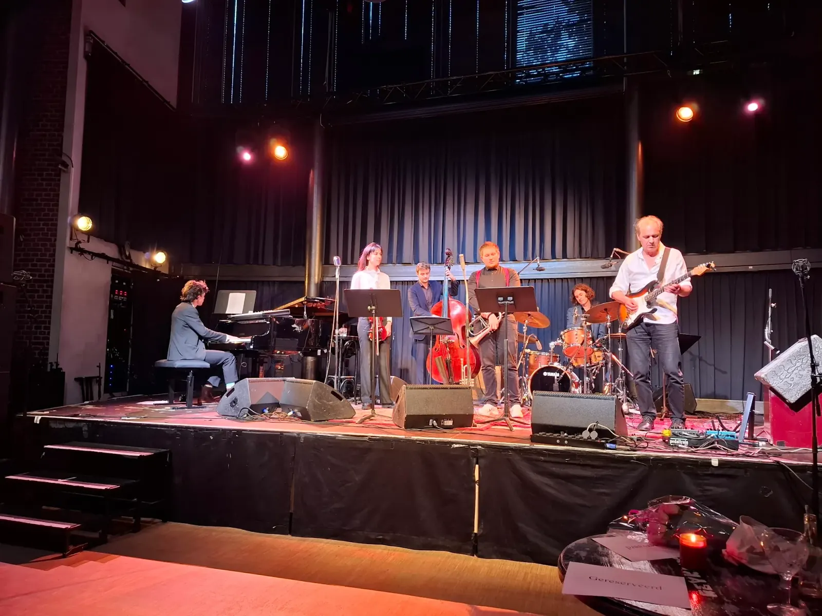 Live band performing on stage at Grounds Rotterdam venue