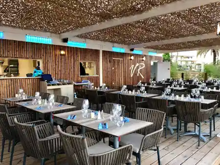 Le Vieux Rocher, Golfe Juan: Latin dance venue