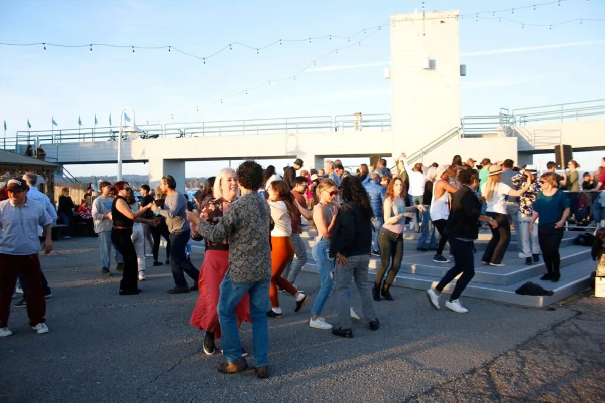 Dance venues and nightlife in Santa Cruz, USA