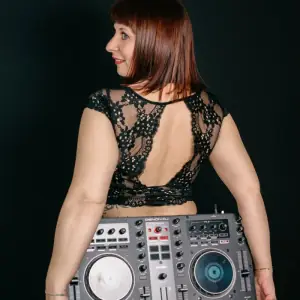 Dj Bruja, Bachata instructor
