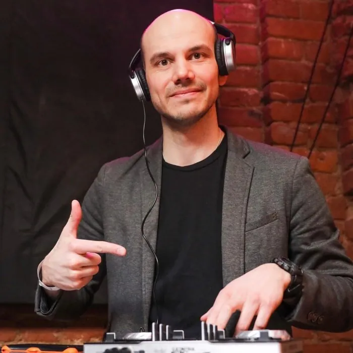 DJ Den-Megavolt, Bachata dance instructor