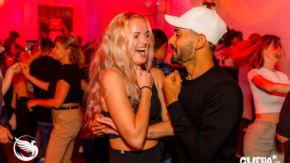 Extremos Salsa & Bachata studio