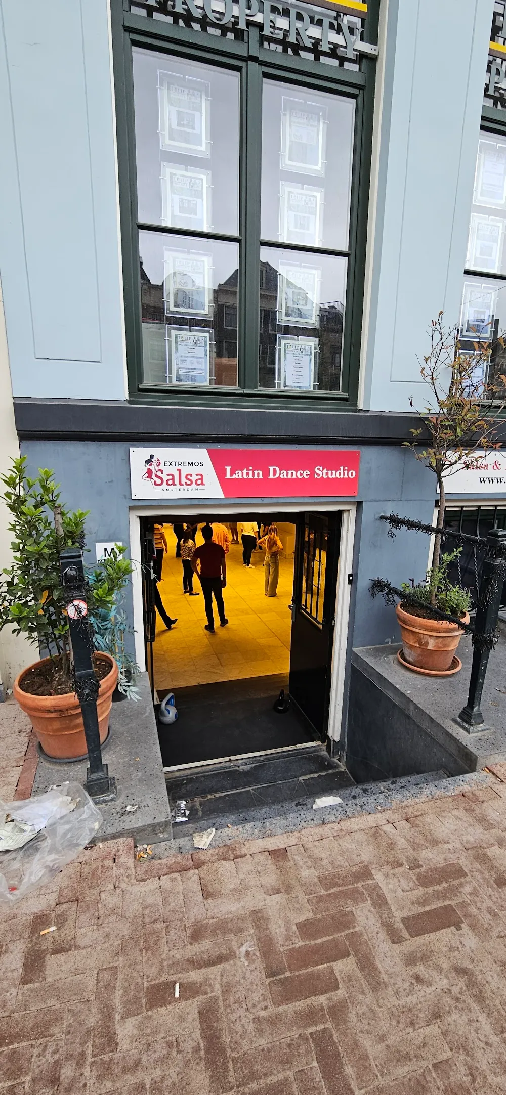 Extremos Salsa & Bachata studio