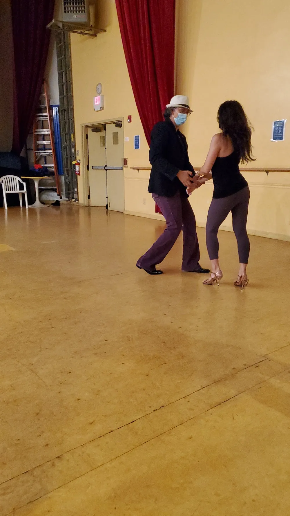 Salsa by Ricardo studio